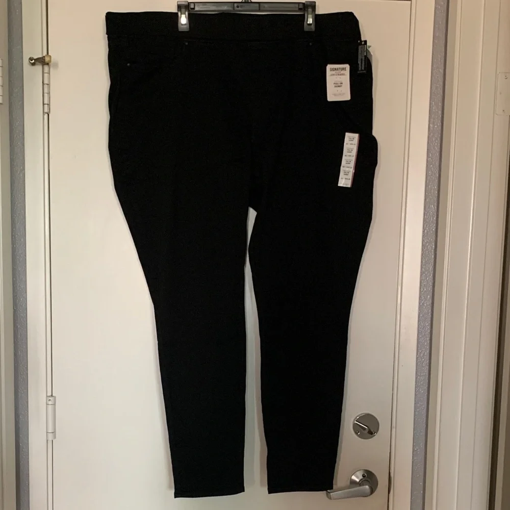 NWT Signature by Levi Strauss Women's Black Skinny Jeans - Picture 1 of 9
